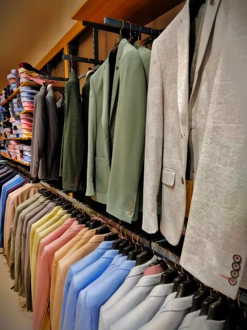 Tailoring consultation and formalwear presentation